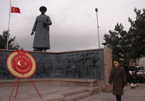 Atatürk'ü rahmet ve şükranla anıyoruz